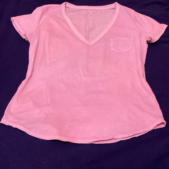 *SOLD* NEW GAP Pocket Tee - Picture 2 of 5